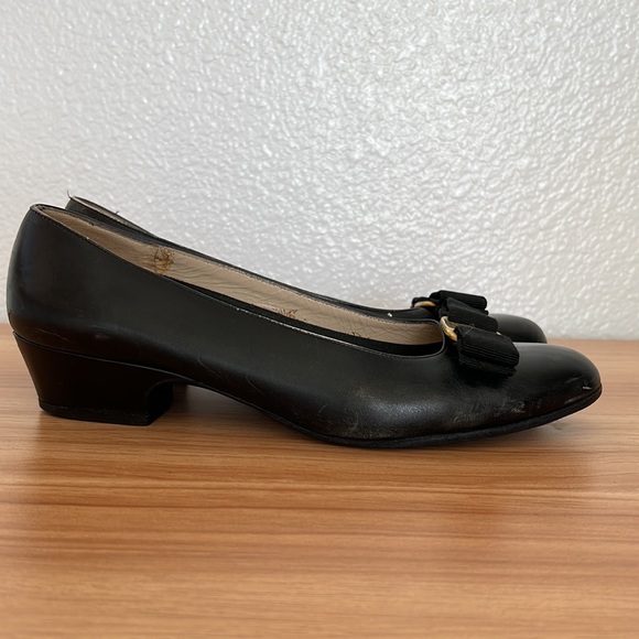 Salvatore Ferragamo Vara Pump Black Leather Made In Italy Vintage Brand New Sole - Picture 3 of 12